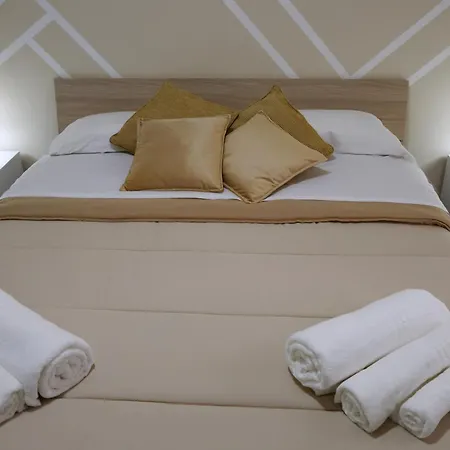 Couette-café La Maison Pompeiana 3*